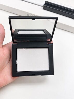 NARS Translucent Crystal Light Reflecting Setting Powder